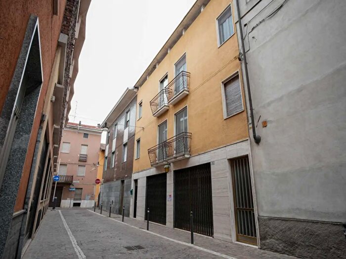 Appartamento con 10 locali in vendita in Galliate