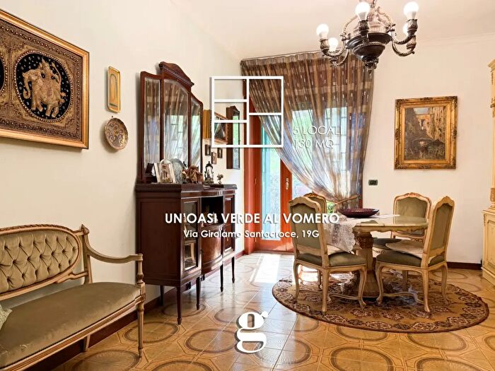 Appartamento con 5 locali in vendita in Via Girolamo Santacroce g, Napoli