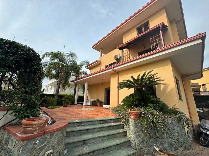 Casa con 13 locali in vendita in Via degli Oleandri, Lamezia Terme