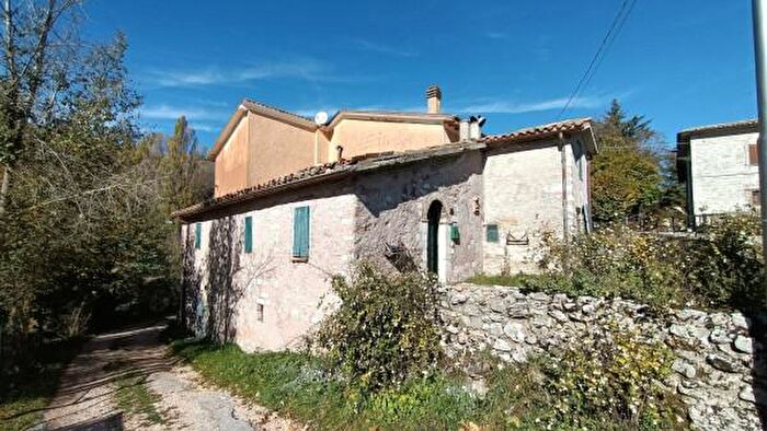 Casa con 5 locali in vendita in Foligno