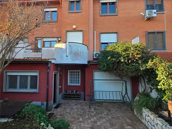 Casa con 6 locali in affitto in Roma