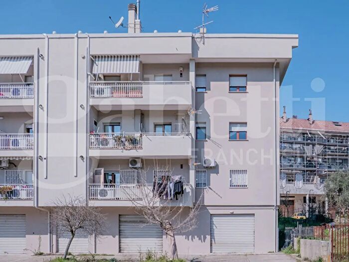 Appartamento con 8 locali in vendita in Via Milano, Castrolibero