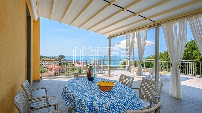 Appartamento con 8 locali in vendita in Via Fiascherino IV Traversa, Lerici