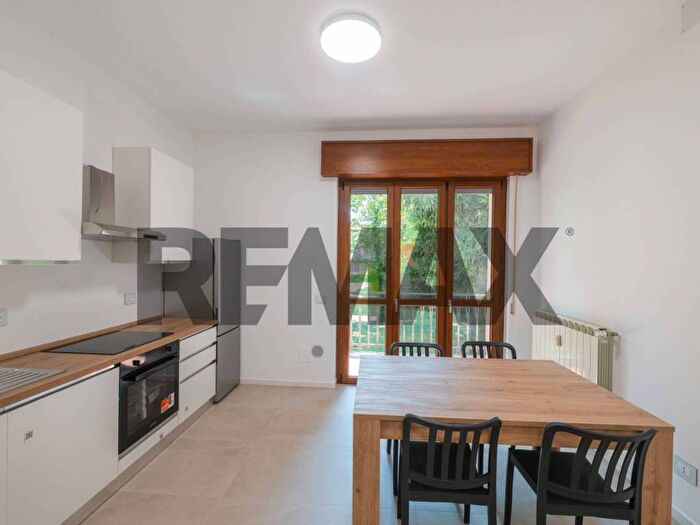 Appartamento trilocale in affitto in Via Lungobrembo, Curno