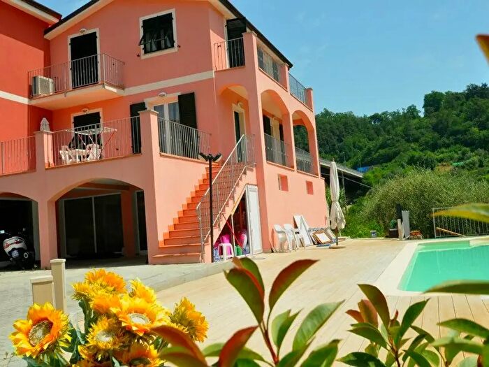 Appartamento con 5 locali in affitto in La Spezia
