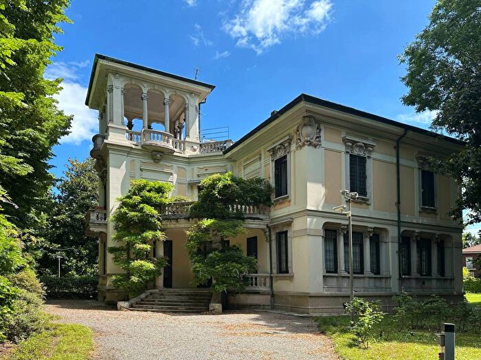Appartamento con 5 locali in affitto in Viale Elvezia, Cusano Milanino