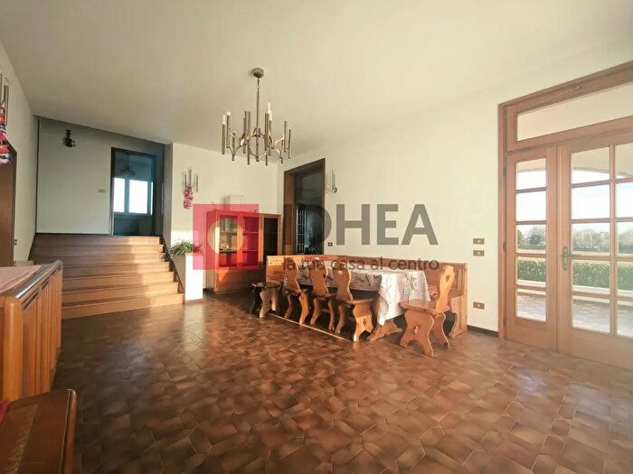 Casa con 5 locali in vendita in Carbonera