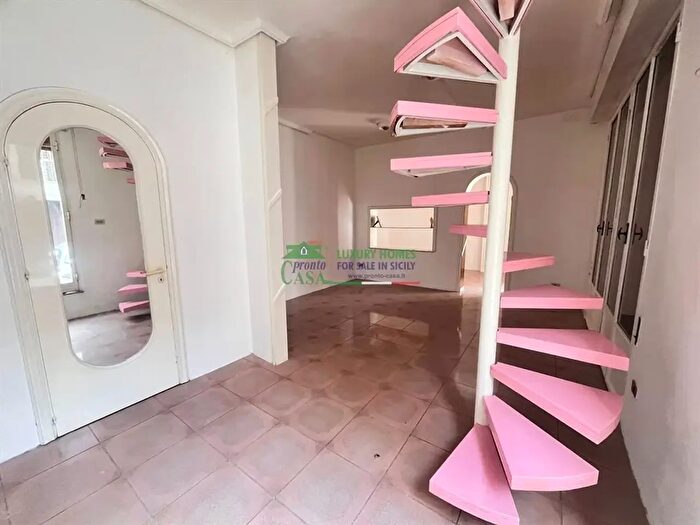 Casa quadrilocale in vendita in Via Senatore Caruso, Comiso