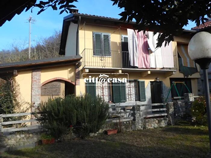 Casa con 6 locali in vendita in Casalborgone