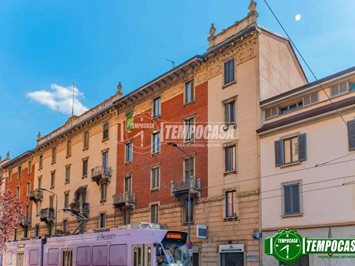 Appartamento trilocale in vendita in Via Antonio Mambretti, Milano