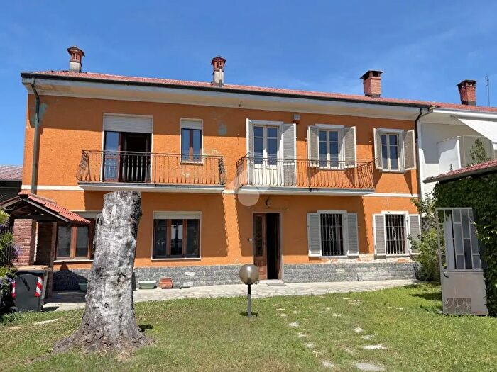 Casa con 9 locali in vendita in Vicolo Ivrea, Santena