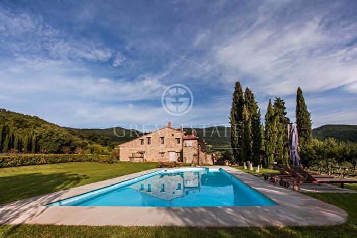 Casa con 6 locali in vendita in Arezzo