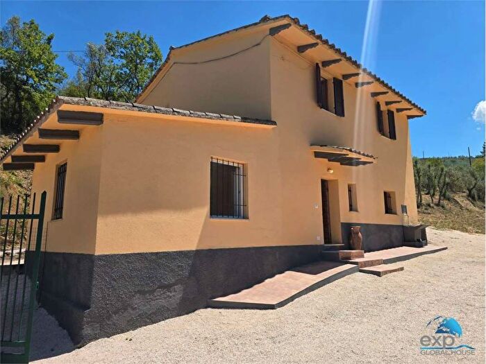 Casa con 6 locali in affitto in Centro, Torgiano