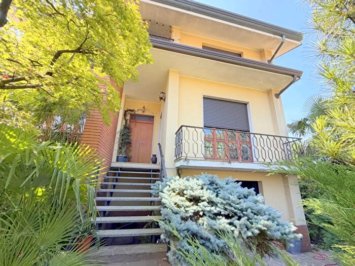 Casa con 6 locali in vendita in Casorezzo