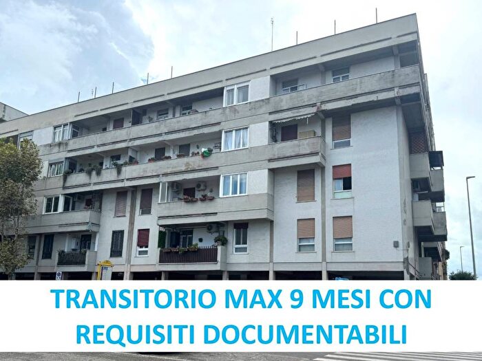 Appartamento trilocale in affitto in Piazza Vega, Ostia Levante, Roma