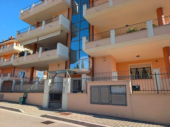 Appartamento trilocale in vendita in Via Pagliette, Cepagatti