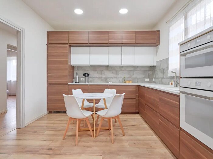 Casa con 5 locali in vendita in Via Avris, Caravate