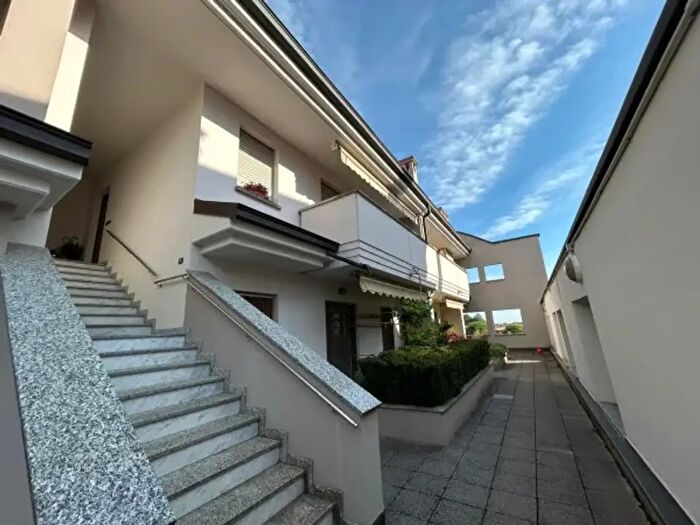 Appartamento trilocale in vendita in Vicolo San Giorgio, Romano Di Lombardia
