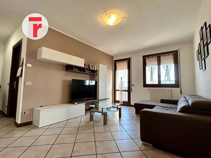 Appartamento trilocale in vendita in Via Mameli, Cadoneghe