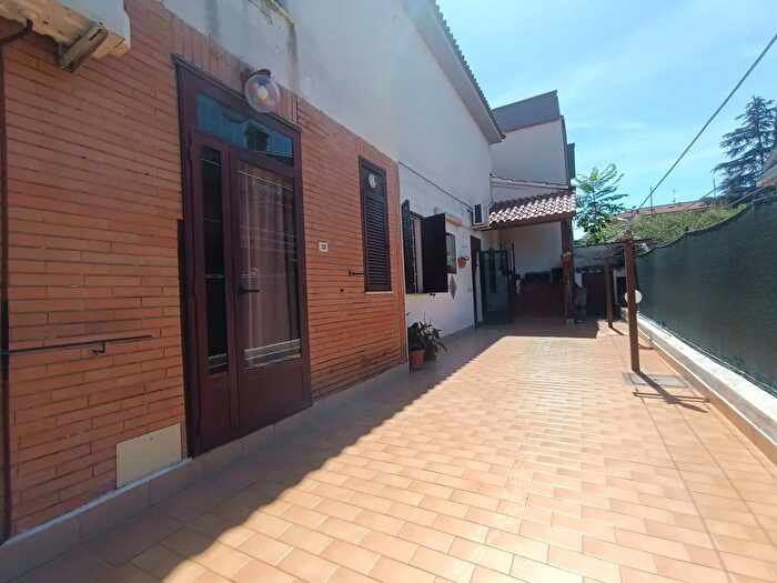 Appartamento trilocale in vendita in Via Casale del Finocchio, Roma