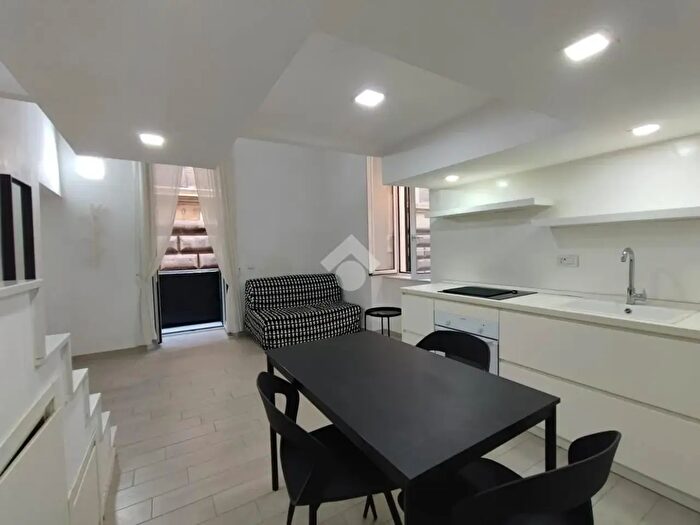 Appartamento monolocale in affitto in Vico ° Gravina, Napoli