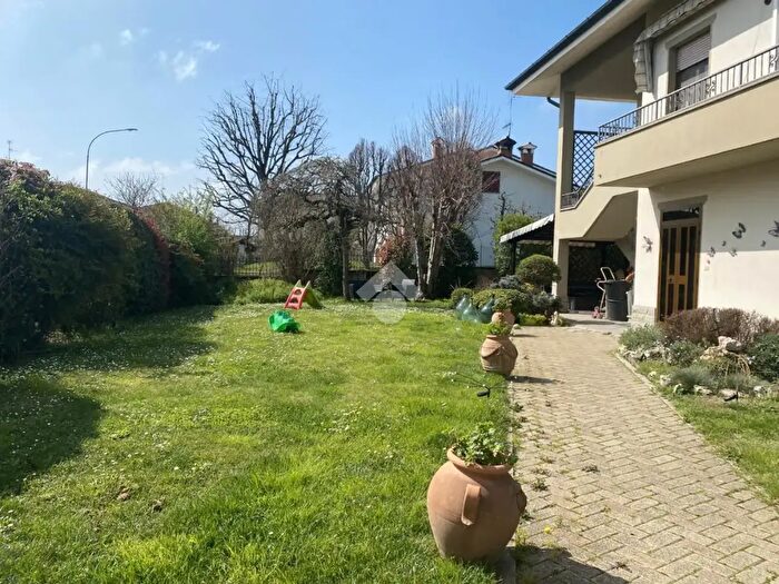 Casa con 6 locali in vendita in Via P Galiani, Molinella