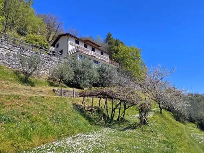 Casa con 6 locali in vendita in Fabbriche di Vergemoli