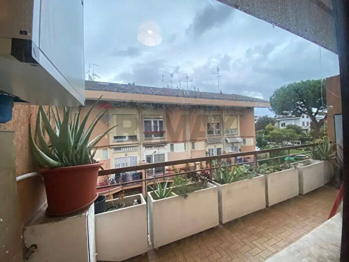 Appartamento bilocale in vendita in Via Tespi, Roma