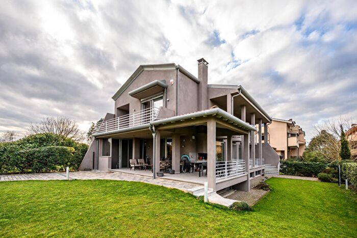 Casa con 13 locali in vendita in Via Salaiola, Empoli