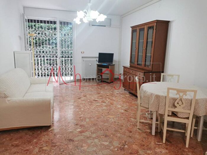 Appartamento trilocale in affitto in via Vallisnieri, Madonna Pellegrina, Padova