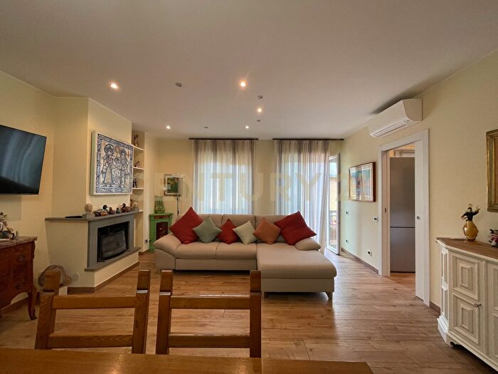 Appartamento con 6 locali in vendita in Via Donatori del Sangue, Orbetello