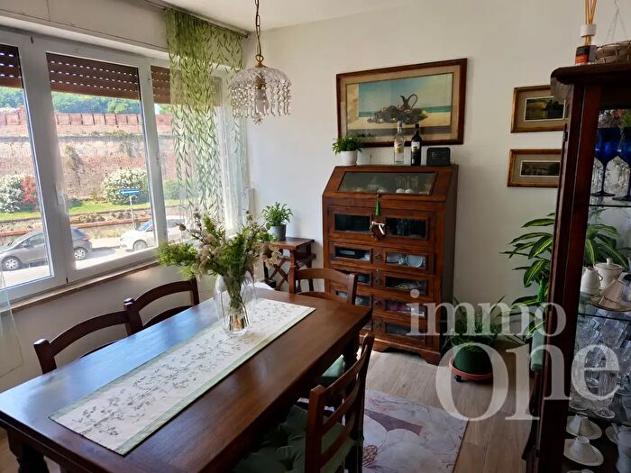 Appartamento con 6 locali in vendita in Viale degli Avvalorati, Livorno
