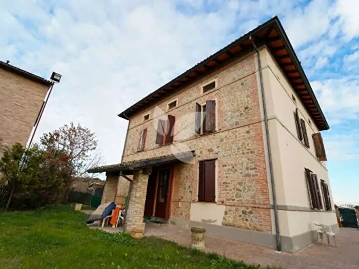 Appartamento trilocale in vendita in Strada Pedrignano, Parma