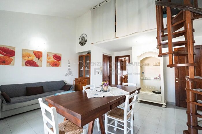 Appartamento trilocale in vendita in Via Indipendenza, La Maddalena