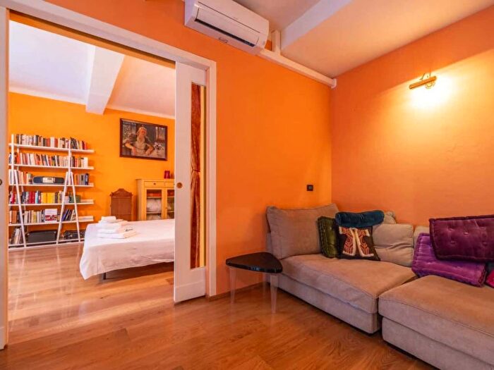 Appartamento trilocale in affitto in Via Pescherie Vecchie, Centro Storico, Bologna