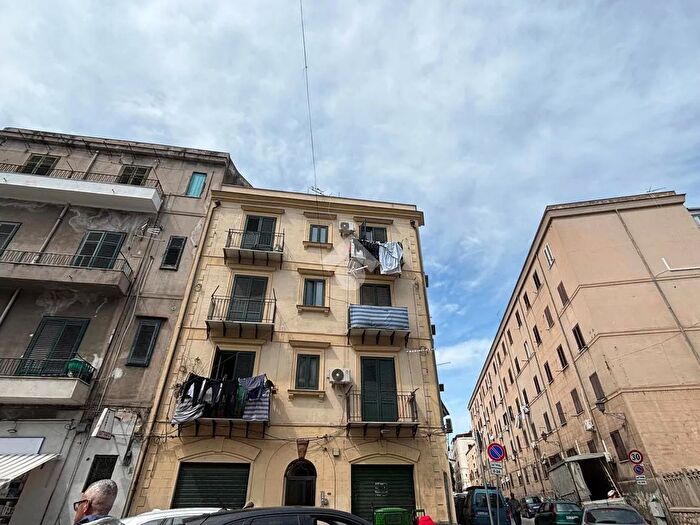 Appartamento bilocale in vendita in Piazza S Francesco Saverio, Palermo