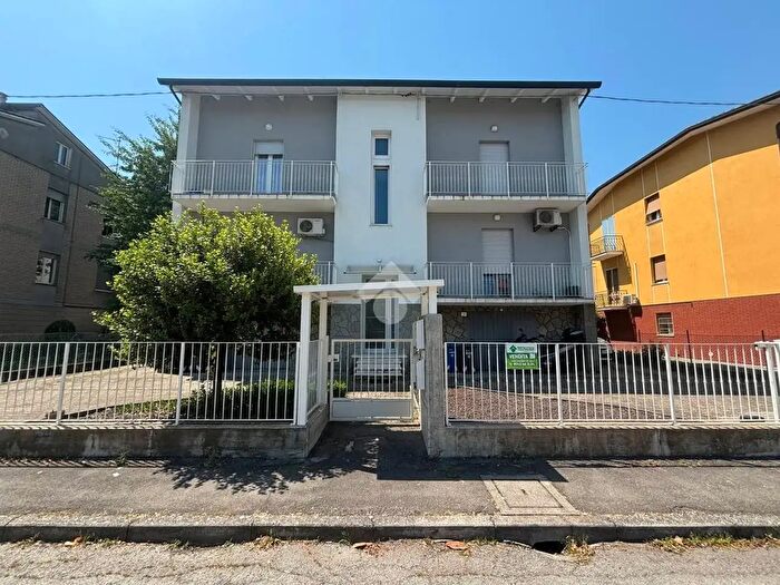 Appartamento trilocale in vendita in Via Alfredo Lodolini, Forli