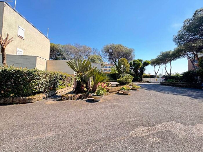 Appartamento con 5 locali in affitto in Via Poggio Verde, Casetta Mattei Corviale, Roma