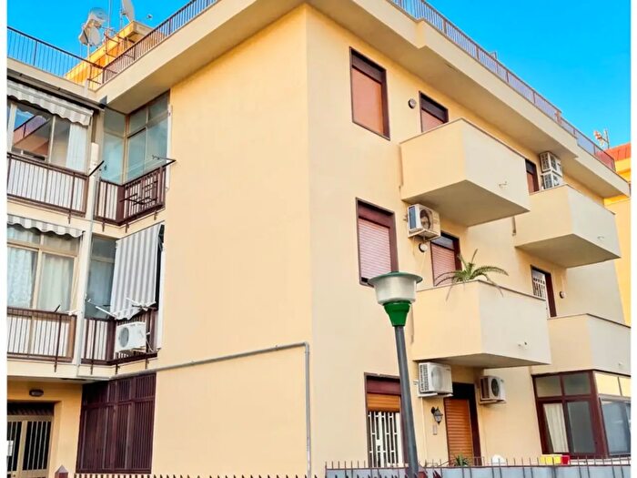 Appartamento trilocale in vendita in Via Doride, Palermo