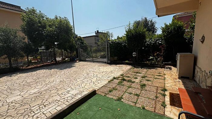 Appartamento trilocale in vendita in Via dei Vigneti Lanuvio, Lanuvio