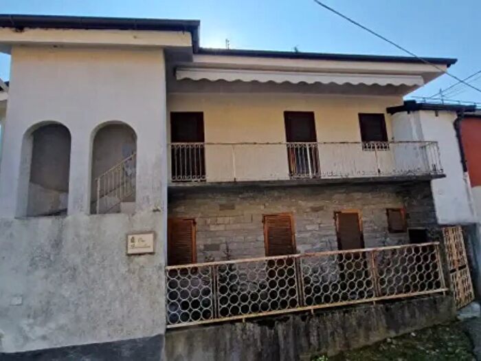 Casa con 6 locali in vendita in Via Umberto I, Quarna Sopra
