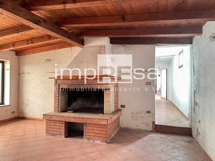 Casa con 10 locali in vendita in Via Grotta, San Vendemiano