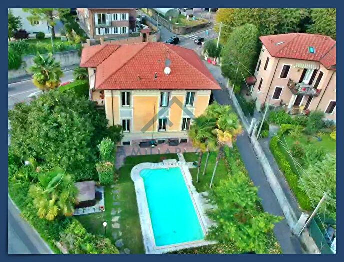 Casa con 8 locali in vendita in Via Ugo Bassi, Varese