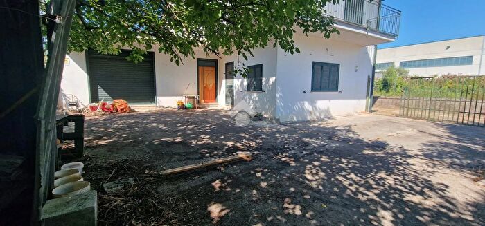 Casa quadrilocale in vendita in Via Masseria della Signora, Montesarchio