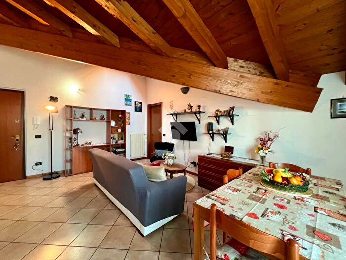 Appartamento trilocale in vendita in Via Casolini, Terno DIsola