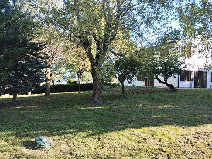 Casa con 5 locali in vendita in Treia