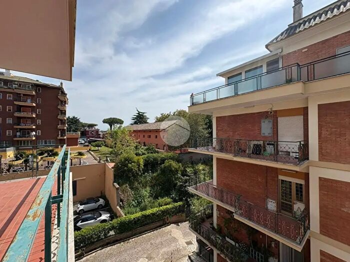 Appartamento trilocale in vendita in Via Licciana Nardi, Roma