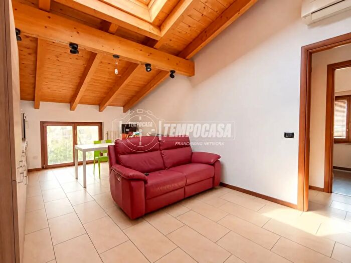 Appartamento bilocale in vendita in Via S Giovanni Bosco, Casatenovo