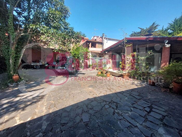 Appartamento con 5 locali in vendita in Via di Rimazzano, Collesalvetti