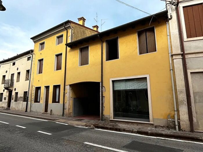 Appartamento trilocale in vendita in Via Roma, Sossano